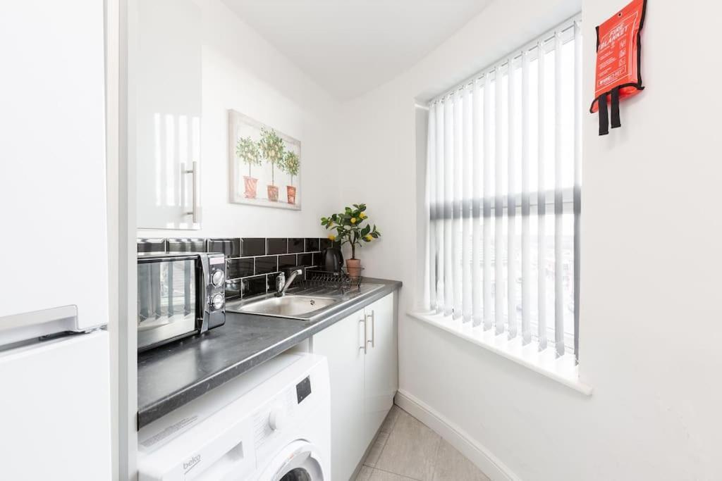St Marys Studios-free Street Parking Apartment *
