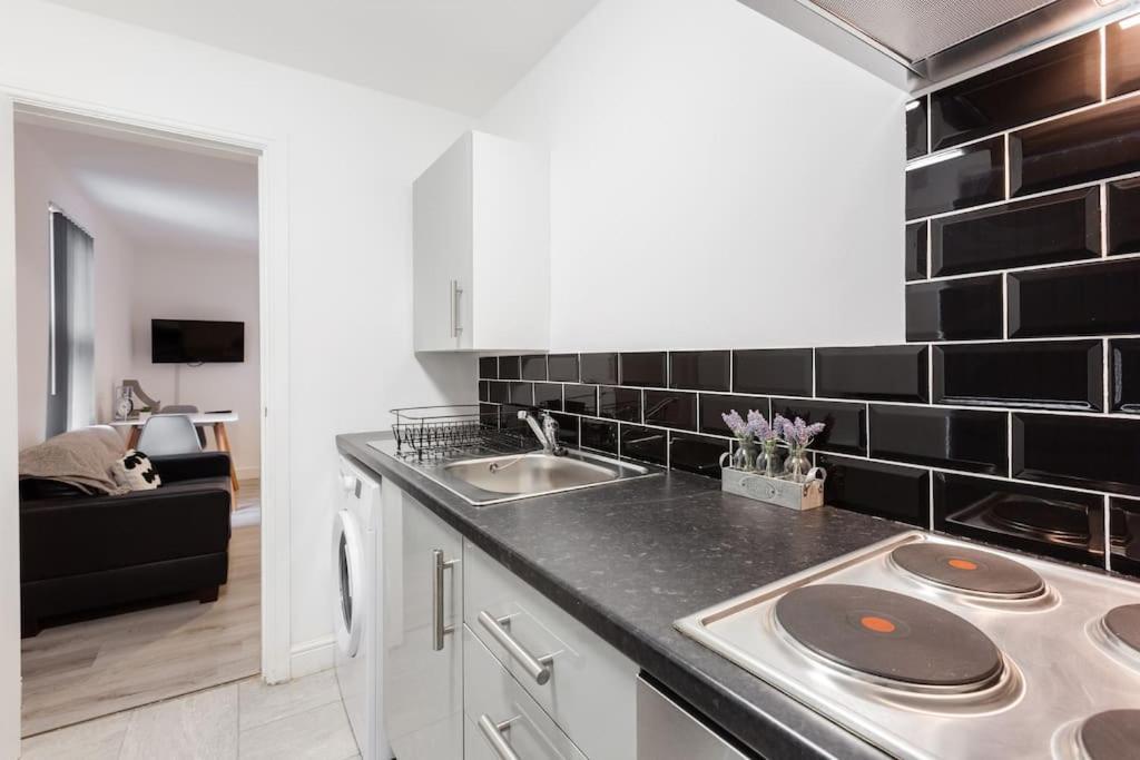 Apartment St Marys Studios-free Street Parking