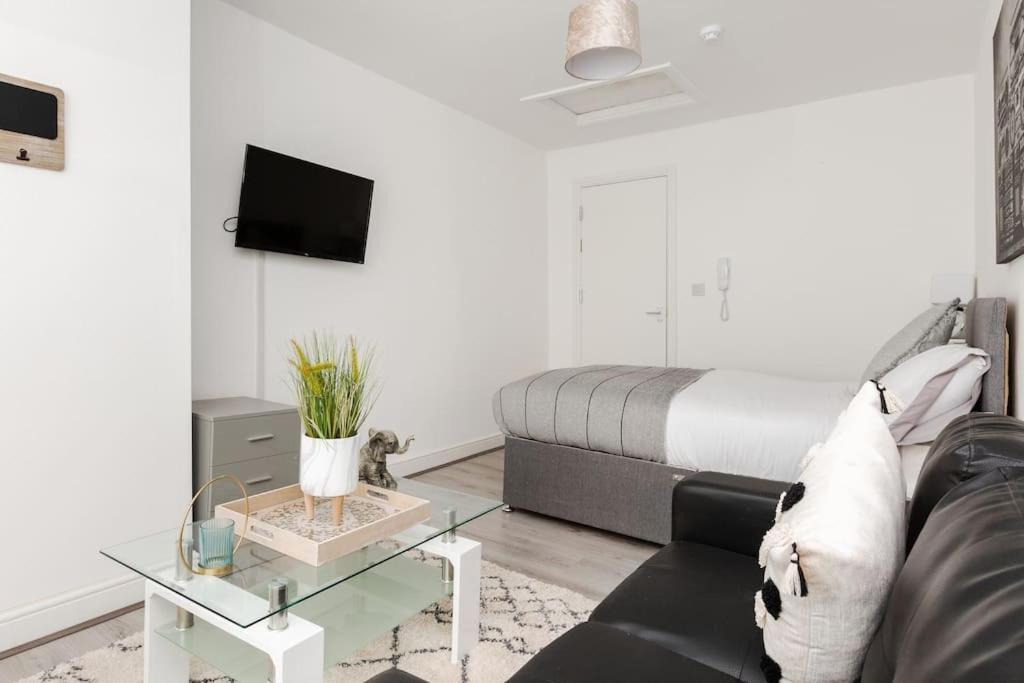 St Marys Studios-free Street Parking Apartment Liverpool